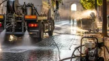 Alcalá de Henares refuerza los baldeos diarios este verano para mejorar la limpieza y reducir olores