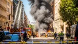 Incendio en el centro de Zaragoza provoca fuerte humareda y deja dos vehículos calcinados