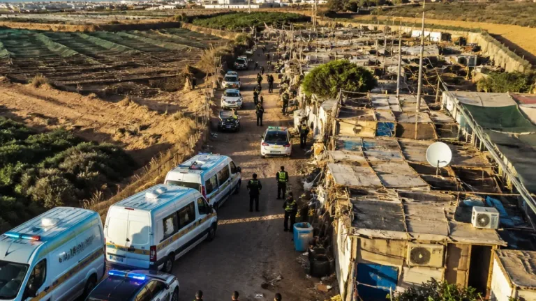 Arona impulsa gran operativo contra asentamientos ilegales con viviendas equipadas y detenciones