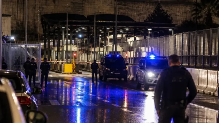 Cerrado el paso fronterizo de Beni Enzar tras intento de entrada masiva en Melilla