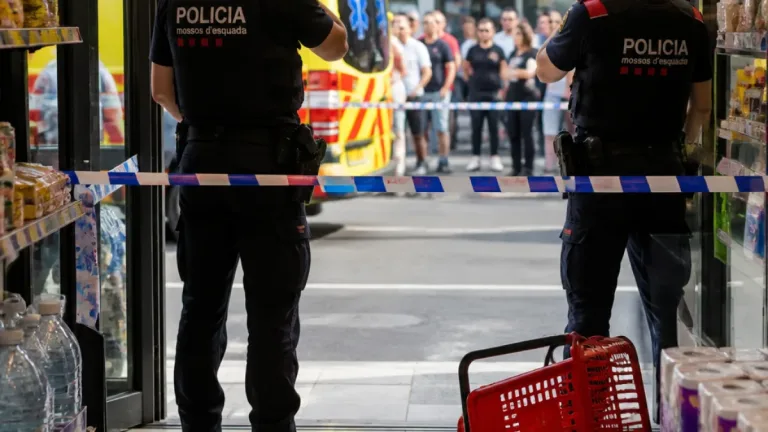 Detenido en Badalona el sospechoso de atacar con una botella a una mujer en un supermercado