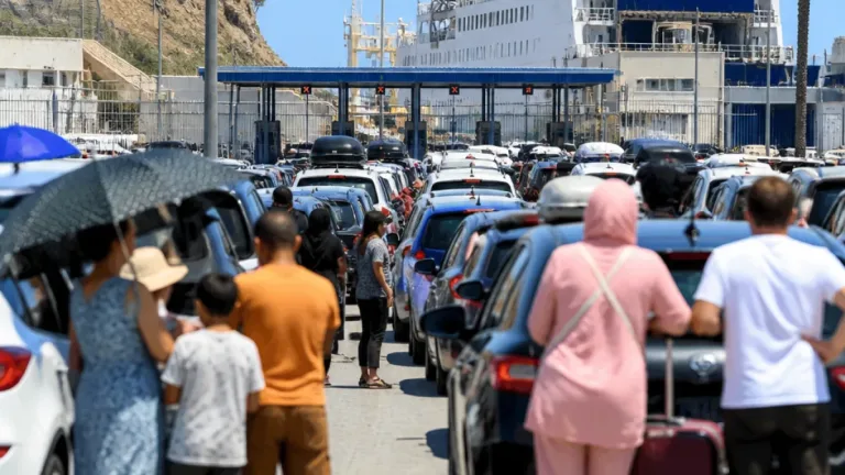 Melilla: colas de varias horas en Beni-Enzar marcan el inicio de la segunda fase de la OPE