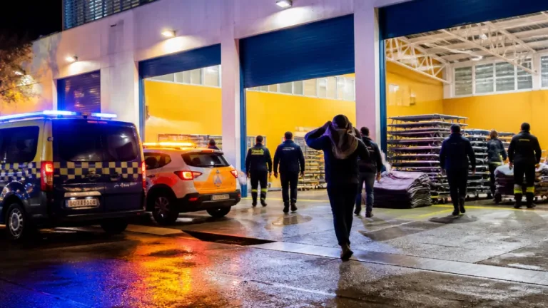 Móstoles habilita tres pabellones municipales para acoger a evacuados por los incendios