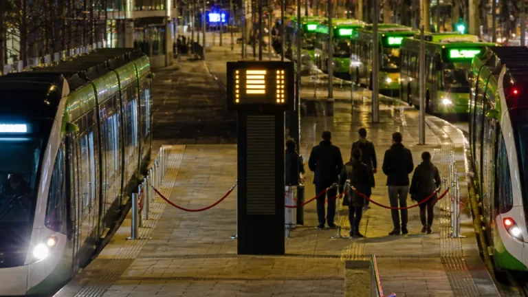 Vitoria mantendrá tranvía cada 30 minutos y cinco líneas Gautxori en la noche de Santiago